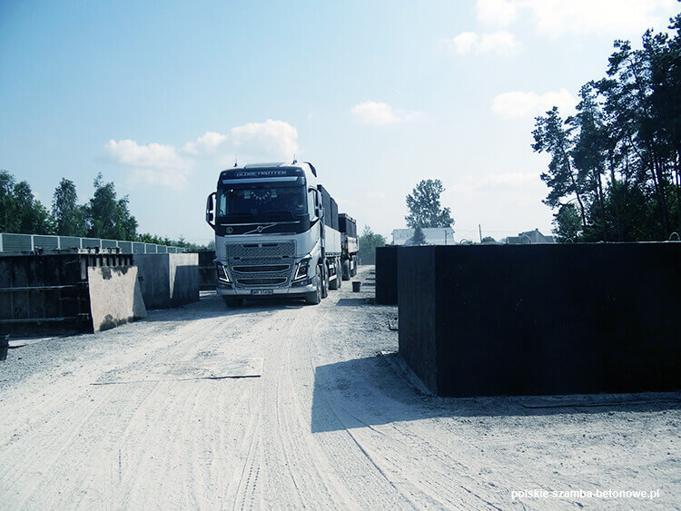 Transport szamb betonowych  w Koprzywnicy